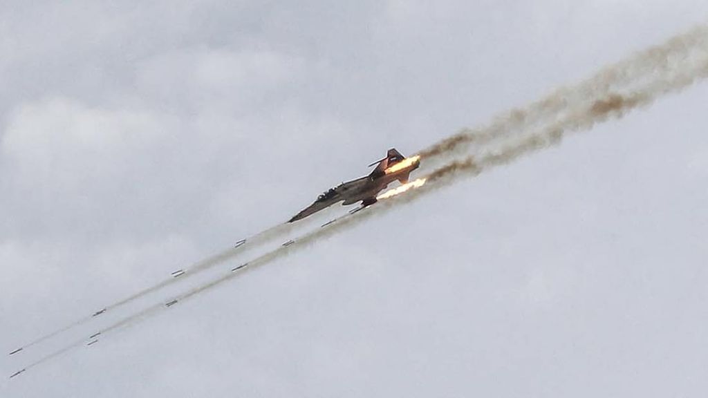 Cara 'Ajaib' Jet Tua Iran F-5 Hancurkan Pangkalan Militer AS di Kuwait