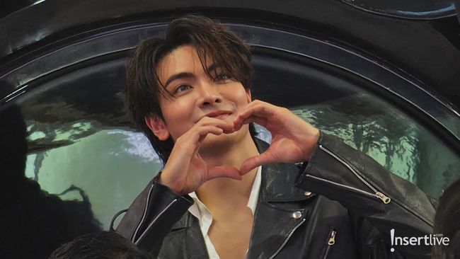 7 Momen Joong Archen Sapa Fans di Jakarta: Assalamualaikum