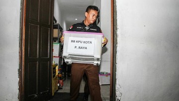 FOTO: Kejaksaan Geledah KPU Kota Palangka Raya