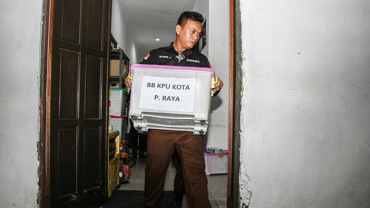 FOTO: Kejaksaan Geledah KPU Kota Palangka Raya