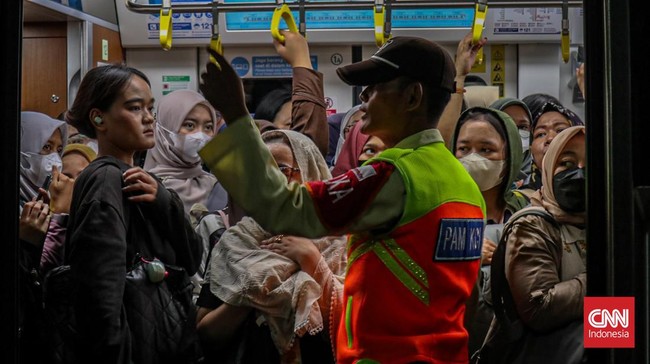 Gangguan listrik aliran atas menyebabkan perjalanan KRL Tanah Abang-Rangkasbitung terhenti. Penumpukan terjadi di Stasiun Tanah Abang, peron ditutup sebagian.