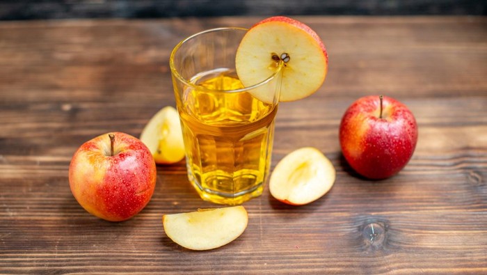 8 Manfaat Rutin Minum Air Cuka Apel di Pagi Hari