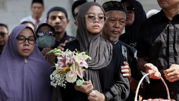 FOTO: Pemakaman Jurnalis KompasTV Korban Kecelakaan Kereta di Bekasi