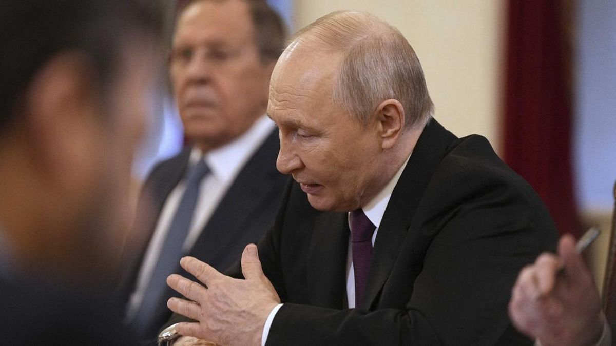Putin Ngaku Rusia 'Krisis' Bahan Bakar Gara-gara Digempur Ukraina