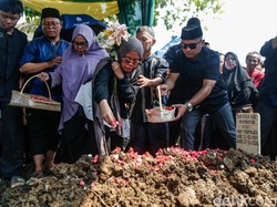 Duka Gerbong Wanita: Pesan-Pesan yang Tak Pernah Sampai ke Rumah