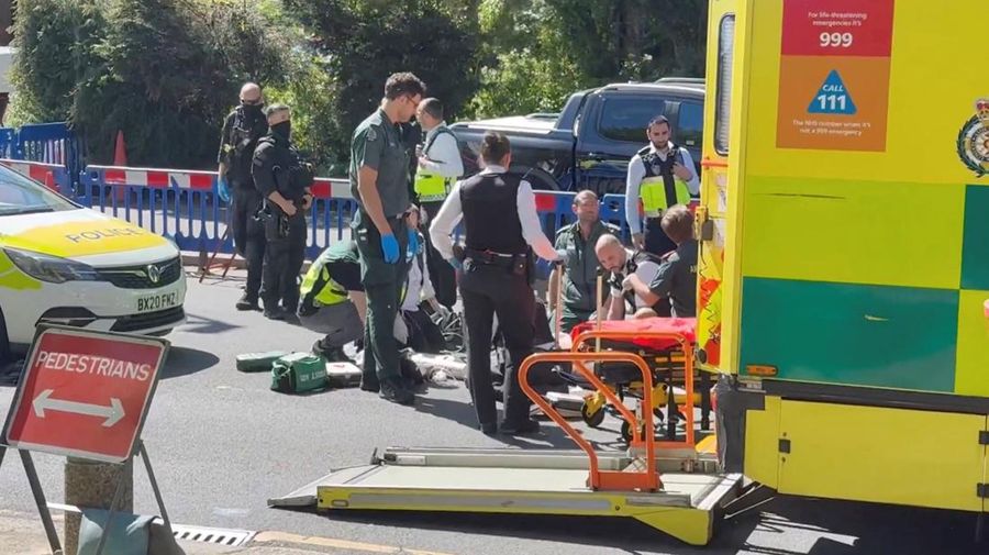 Suasana letak pasca kejadian penusukan di wilayah Golders Green, London. Inggris, Rabu (28/4/2026) (James Marlow/via REUTERS)