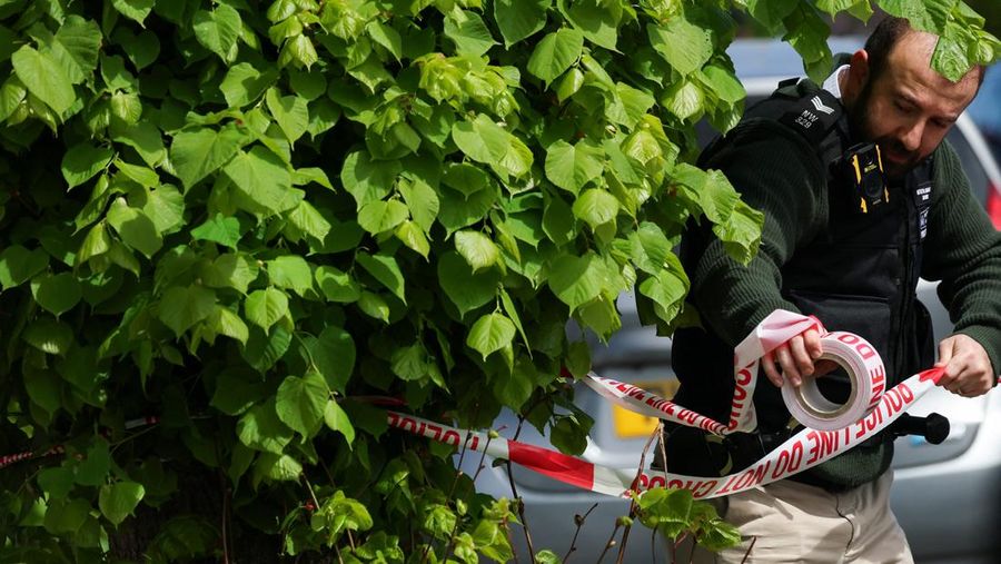 Suasana letak pasca kejadian penusukan di wilayah Golders Green, London. Inggris, Rabu (28/4/2026). (REUTERS/Hannah McKay)