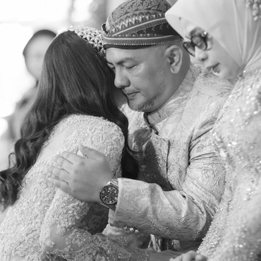 Dinikahkan Wali Hakim, 7 Potret Kebersamaan Syifa Hadju dengan Ayah Sambung yang Harmonis