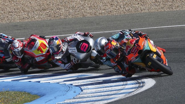 Brian Uriarte, salah satu rival Veda Ega Pratama, frustrasi berat setelah finis di luar 10 besar pada balapan Moto3 Spanyol 2026.