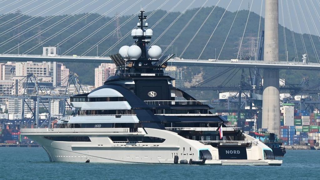 FOTO: Penampakan Kapal Yacht Mewah yang Mudah Lewati Selat Hormuz