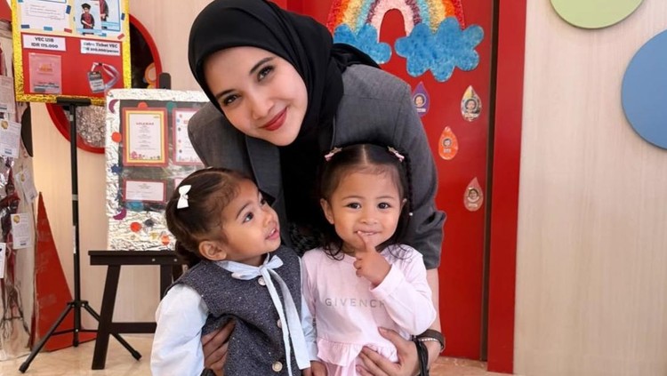 5 Potret Terbaru Humaira Putri Zaskia Sungkar & Irwansyah