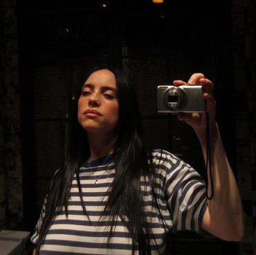 Pengalaman Cinta yang Bikin Billie Eillish Percaya Zodiak