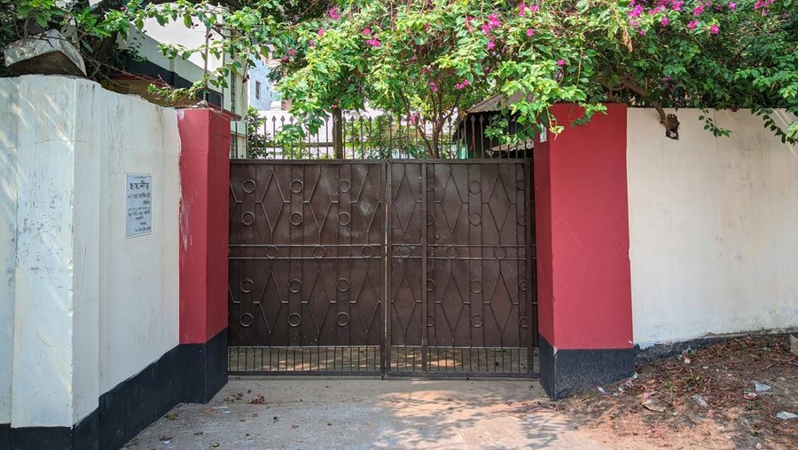 Ilustrasi pagar rumah