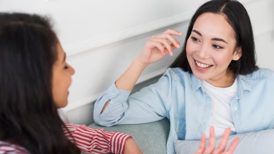 Ilustrasi teman&comma; berbincang&comma; interaksi&comma; ngobrol