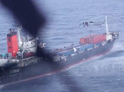 Video AS Geledah Kapal Tanker Perusahaan Oman di Selat Hormuz