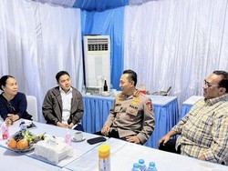 Malam Jelang May Day, Kapolri dan Seskab Temui Pimpinan Buruh di Monas