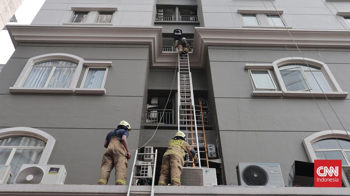 Foto: Kebakaran Di Apartemen Mediterania