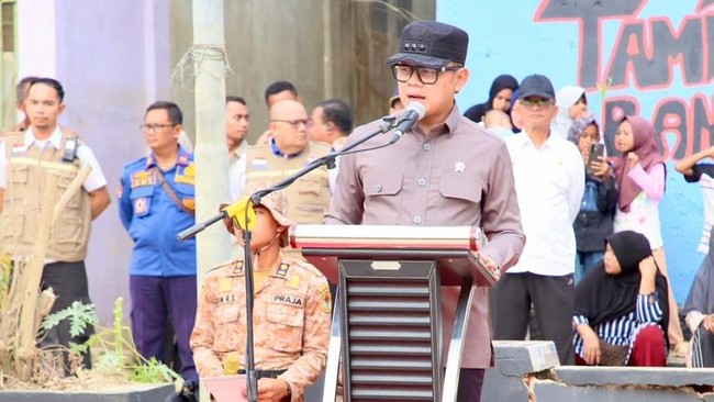 Wamendagri menutup Praktik Lapangan Praja IPDN di Aceh Tamiang. Bima apresiasi kontribusi praja dalam pemulihan wilayah dan latih kepemimpinan masa depan.