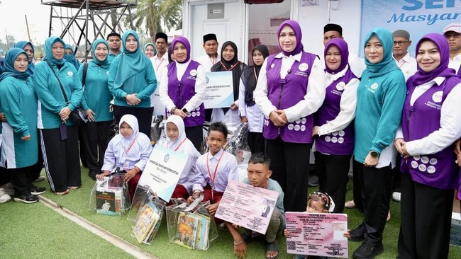 Ketum TP PKK Tri Tito Karnavian kunjungi huntara di Aceh Utara, salurkan bantuan sosial, dan rayakan Hari Posyandu Nasional 2026, dukung pemulihan warga.