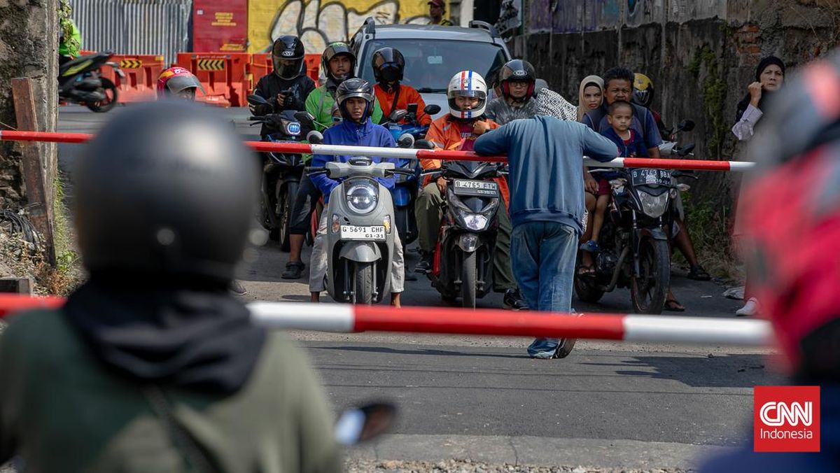 FOTO: Kondisi Perlintasan Dekat Lokasi Kecelakaan Kereta di Bekasi
