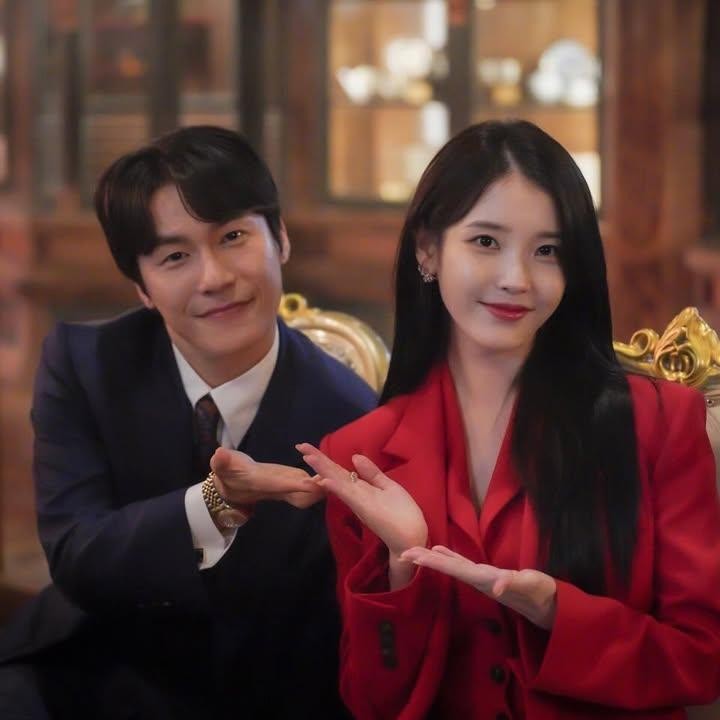 <p>Bahkan, kini <em>postingan</em>-nya di media sosial tampaknya selalu diramaikan komentar para penggemar, Bunda. &ldquo;Suka karakter kamu di <em>PERFECT CROWN,</em>&rdquo; tulis akun <em>@iu_sing****.</em> &ldquo;Kamu terlihat hebat!!!&rdquo; tulis akun <em>@mama****.&nbsp;</em>(Foto: Instagram @good_is_good)</p>