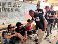 Belasan Pria Lompat ke Sungai Medan saat Digerebek, Siapkan Pisau Serang Polisi