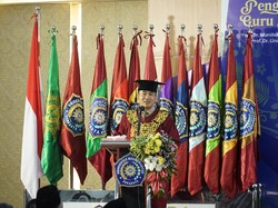 Rektor UMSURA Soroti Hal Ini Usai Dikukuhkan Jadi Gubes