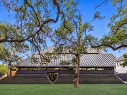 Begini Jadinya Kalau Helm Dart Vader Berbentuk Rumah, Harganya Rp 135 Miliar