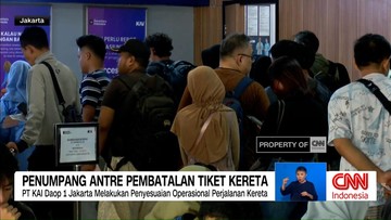 VIDEO: Penumpang Antre Pembatalan Tiket Kereta