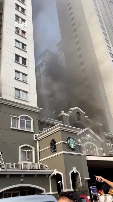 Penampakan Kebakaran Apartemen Mediterania, 19 Orang Dievakuasi