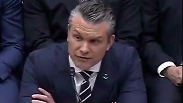 Momen Menhan AS Mencak-mencak Ditanya Mental Trump soal Perangi Iran