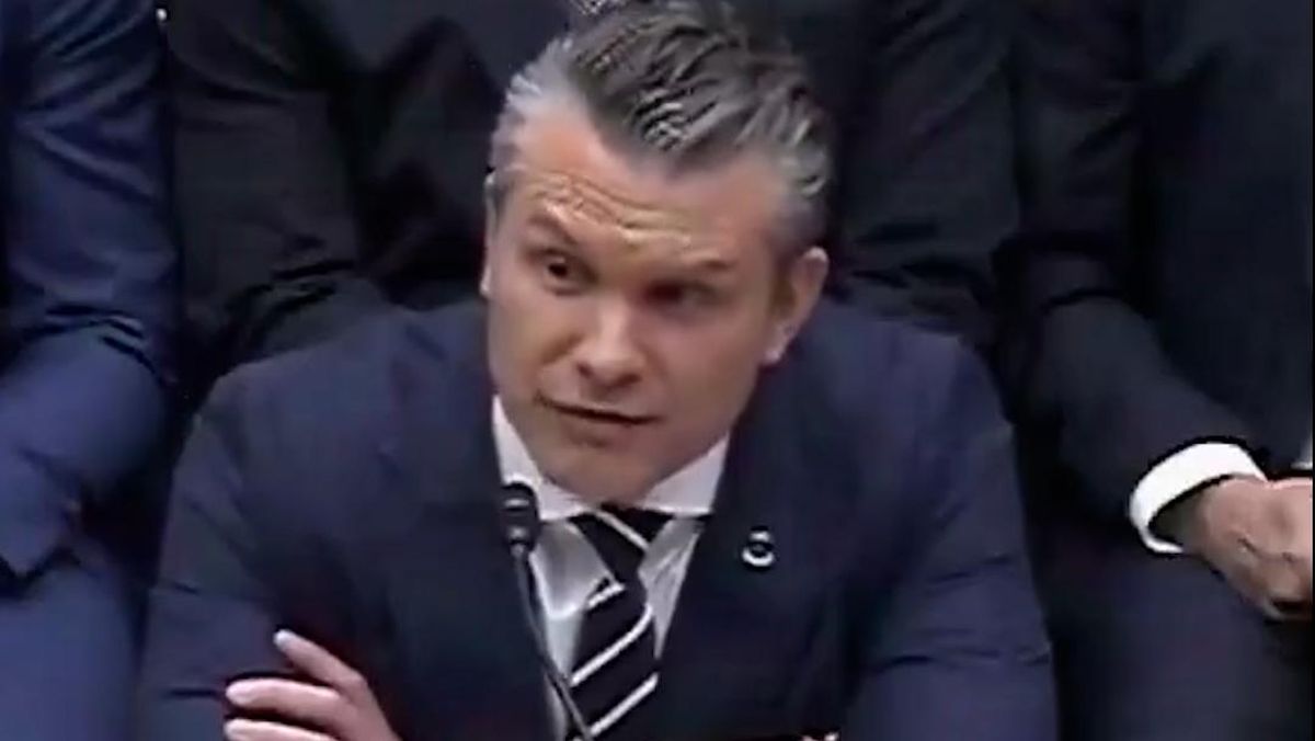 Momen Menhan AS Mencak-mencak Ditanya Mental Trump soal Perangi Iran