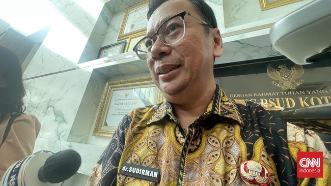 Dua korban kecelakaan kereta di Bekasi Timur dirawat kembali di IGD setelah keluhan sesak nafas dan fisik lain.