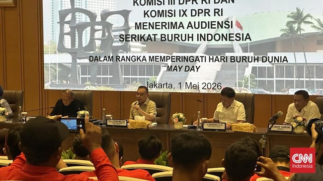 Wakil Ketua DPR Sufmi Dasco Ahmad menyampaikan salam dari Presiden Prabowo kepada buruh dalam aksi May Day 2026 di Jakarta, menampung aspirasi serikat buruh.