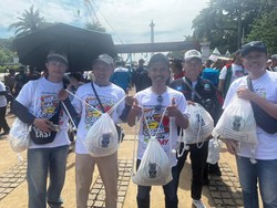 Senangnya Buruh Dapat Hadiah Paket Sembako di May Day 2026