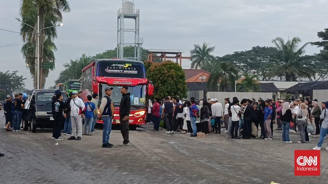 Sebanyak 14.150 buruh dari Tangerang merayakan May Day di Monas, Jakarta, dengan tuntutan perlindungan pekerja dan revisi UU Ketenagakerjaan.