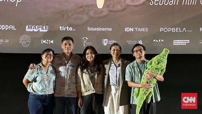 Sutradara Tumpal Tampubolon blak-blakan soal makna di balik judul film Crocodile Tears yang tayang 7 Mei di bioskop.