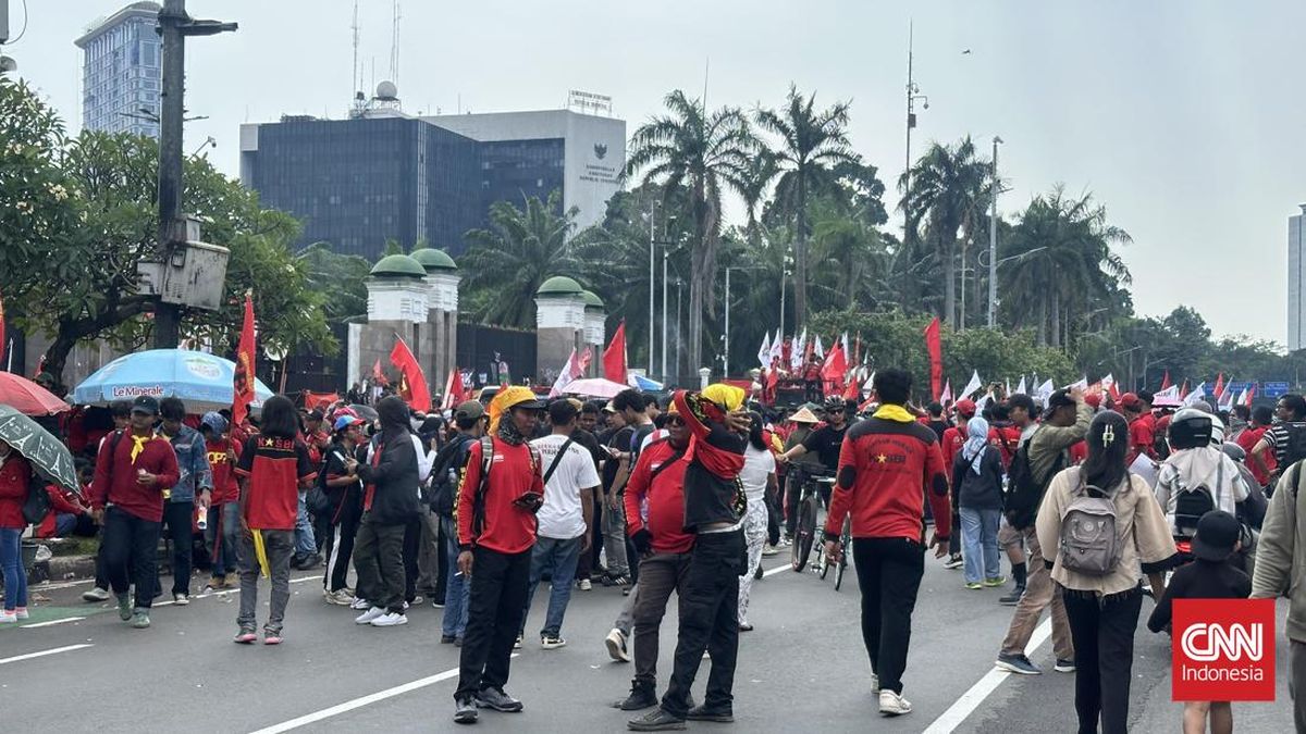 Jalan Depan Dpr Arah Slipi Ditutup Imbas Aksi Massa Buruh May Day 2026