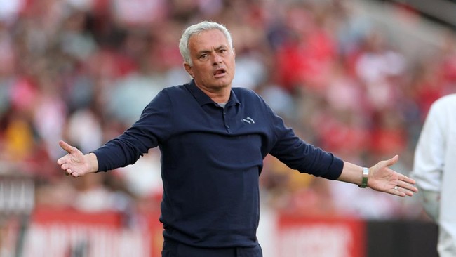 Jurgen Klopp disebut-sebut tidak akan melatih Real Madrid, maka peluang Jose Mourinho kembali ke ibu kota Spanyol terbuka lebar.