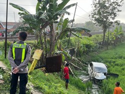 Detik-detik KA Argo Bromo Anggrek Tabrak Mobil Tewaskan 4 Orang di Grobogan