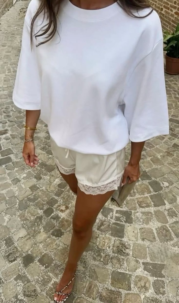 Lace Shorts yang Feminin dan Chic/ Foto: pinterest.com