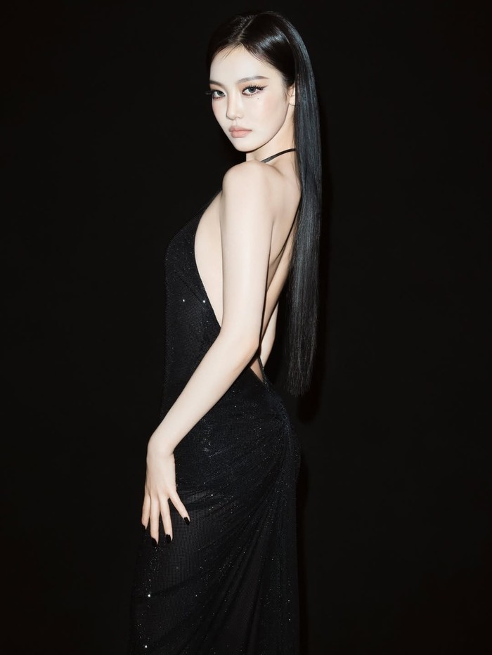 Meski kabar gembira itu bukanlah hal yang mengejutkan, namun main vocalist satu ini membuat MY (nama fandom resmi aespa) berdecak kagum lantaran resmi bergabung dengan rumah mode mewah asal Italia tersebut. / Foto: instagram.com/imnotningning