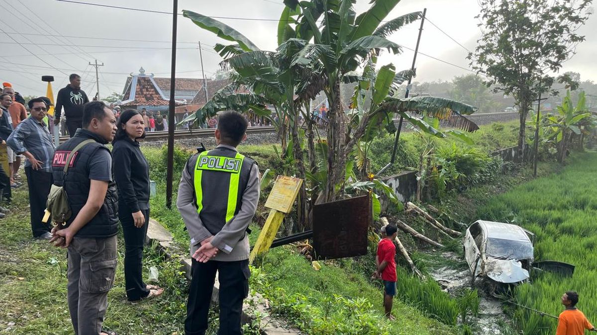 Kereta Argo Bromo Tabrak Mobil Pengantar Haji di Grobogan, 4 Tewas