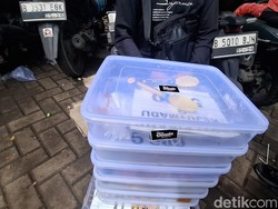 Berkah May Day, Dagangan Penjual Roti di Monas Ludes dalam 2 Jam