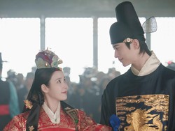 Kontroversi Drakor Perfect Crown, IU-Byeon Woo Seok Minta Maaf