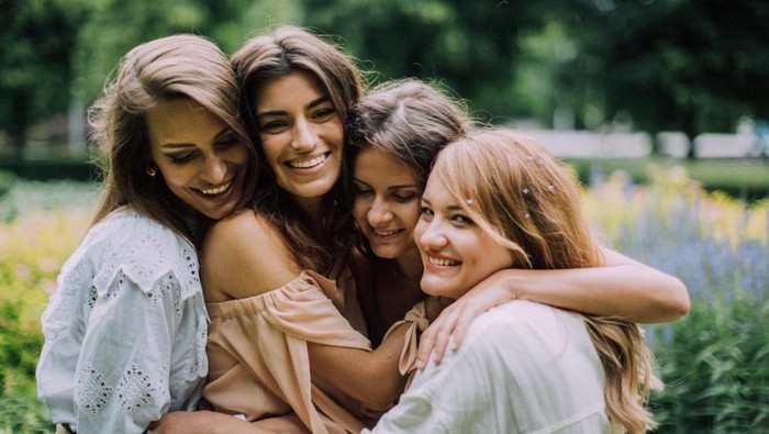 Hal-Hal Kecil dalam Pertemanan Perempuan yang Diam-Diam Membuatnya Terasa Berarti