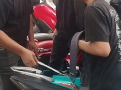 Mahasiswa Ugal-ugalan di Makassar Kepergok Bawa Badik Saat Demo Hari Buruh