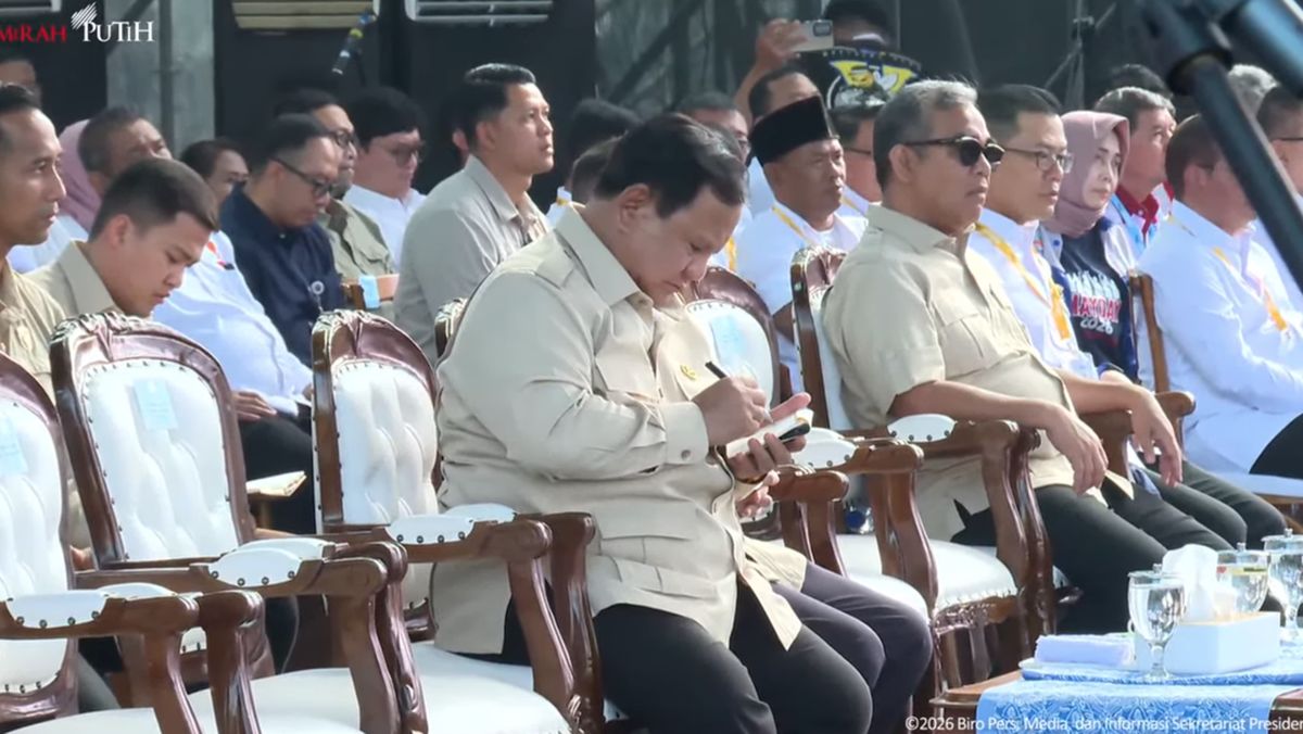 Ketika Prabowo Serius Catat Aspirasi Buruh Di Kertas