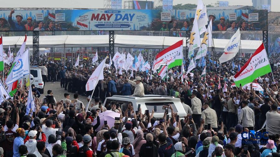 Presiden Prabowo Subianto tiba jelang peringatan Hari Buruh Internasional di area Monumen Nasional, Jakarta, Jumat (1/5/2026).