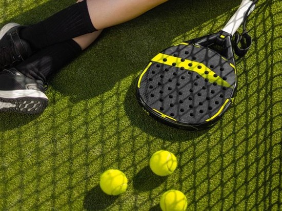 Dominasi Lapangan Padel, Raket Padel Premium yang Bikin Permainan Makin Nendang!